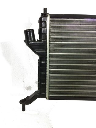 RADIADOR AGUA GM CELTA 1.0 COM AR CONDICIONADO C/RESERVATORIO - 2000 A 2007