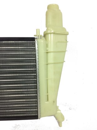 RADIADOR AGUA GM CELTA 1.0 COM AR CONDICIONADO C/RESERVATORIO - 2000 A 2007